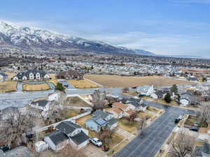 Bird's eye view featuring a residential view and a mountain view