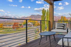 Balcony featuring a mountain view