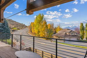 Balcony featuring a mountain view