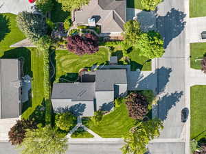 Birds eye view of property