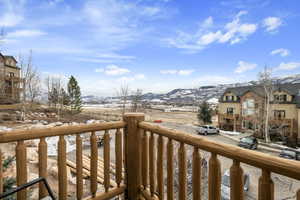 Balcony featuring a mountain view