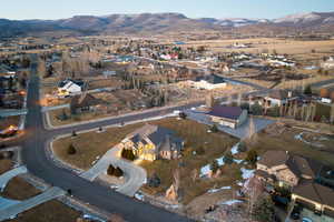 Bird's eye view featuring a residential view and a mountain view