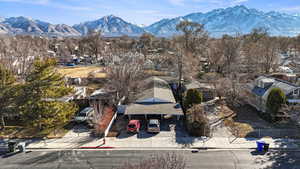 Bird's eye view featuring a residential view and a mountain view