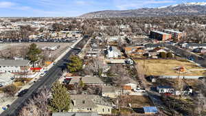 Bird's eye view featuring a residential view and a mountain view