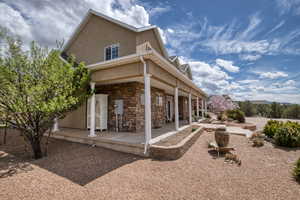 Photo 3 of 1015 S WESTVIEW DR