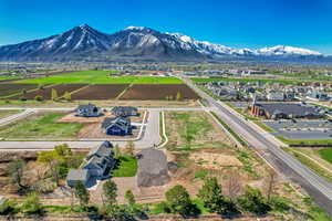 Drone / aerial view featuring a mountain view