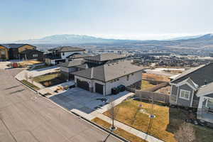 Bird's eye view featuring a mountain view and a residential view
