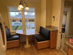 Kitchen breakfast nook - so easy to enjoy a little snack or breakfast