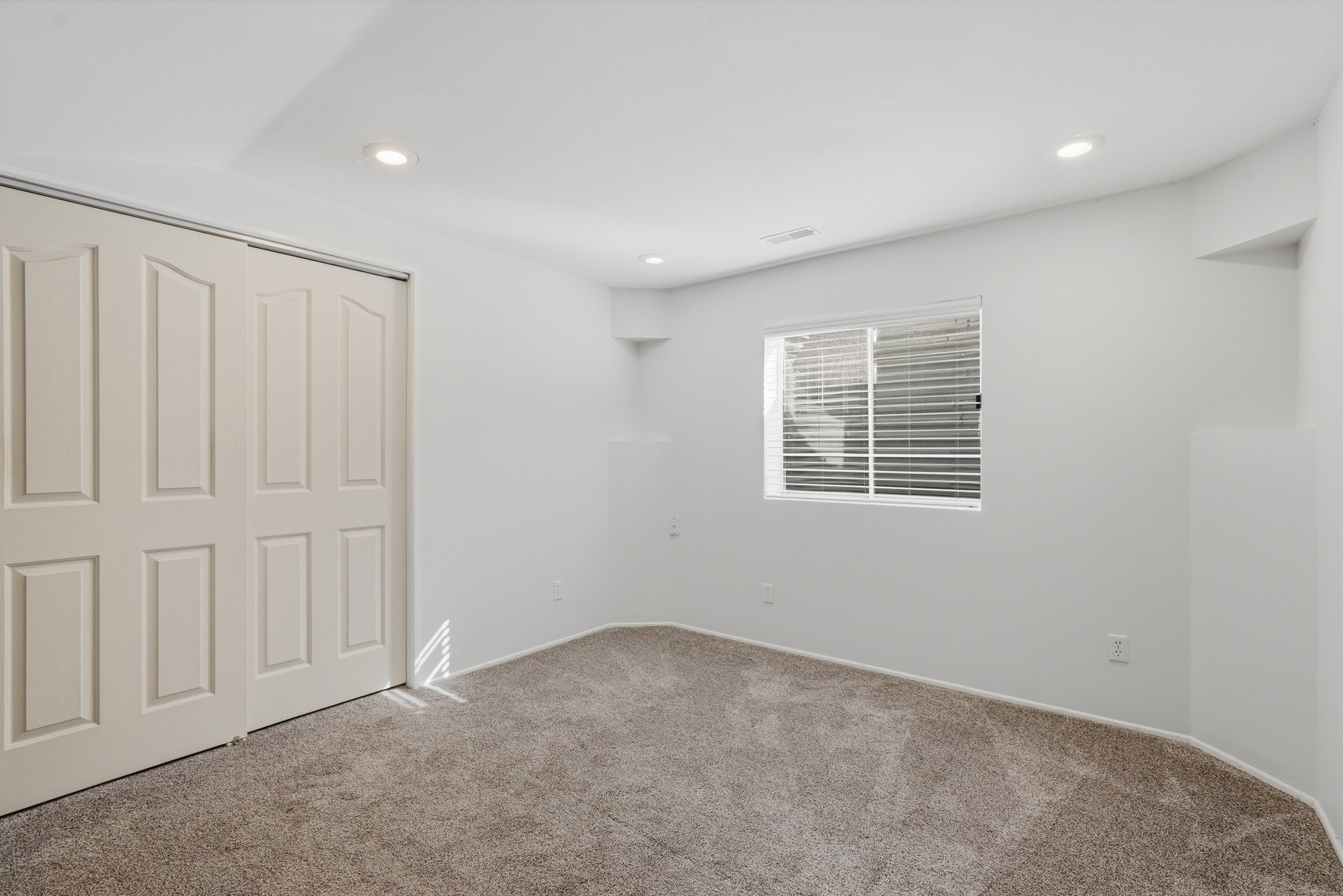 Unfurnished bedroom
