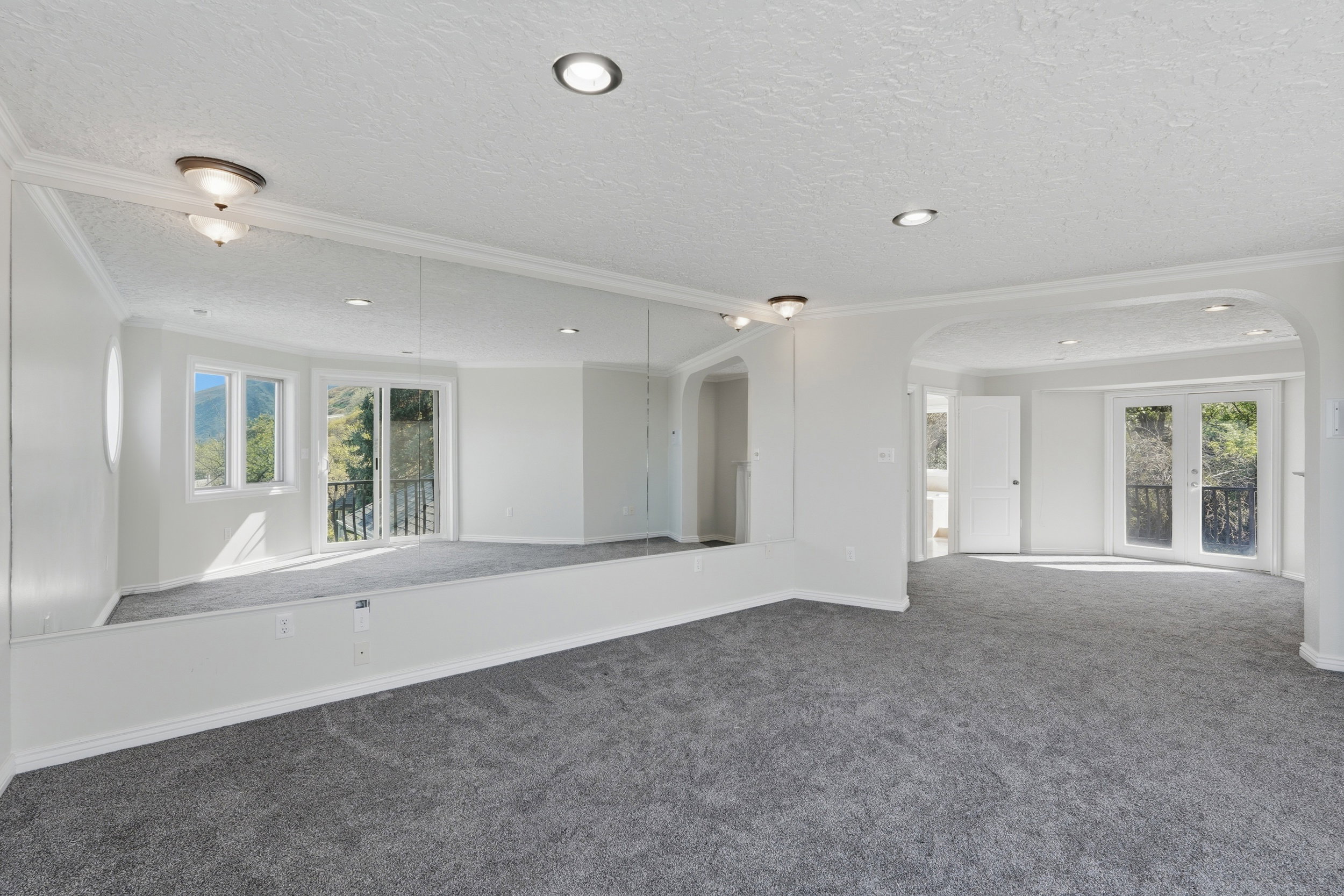 Primary suite with sitting room