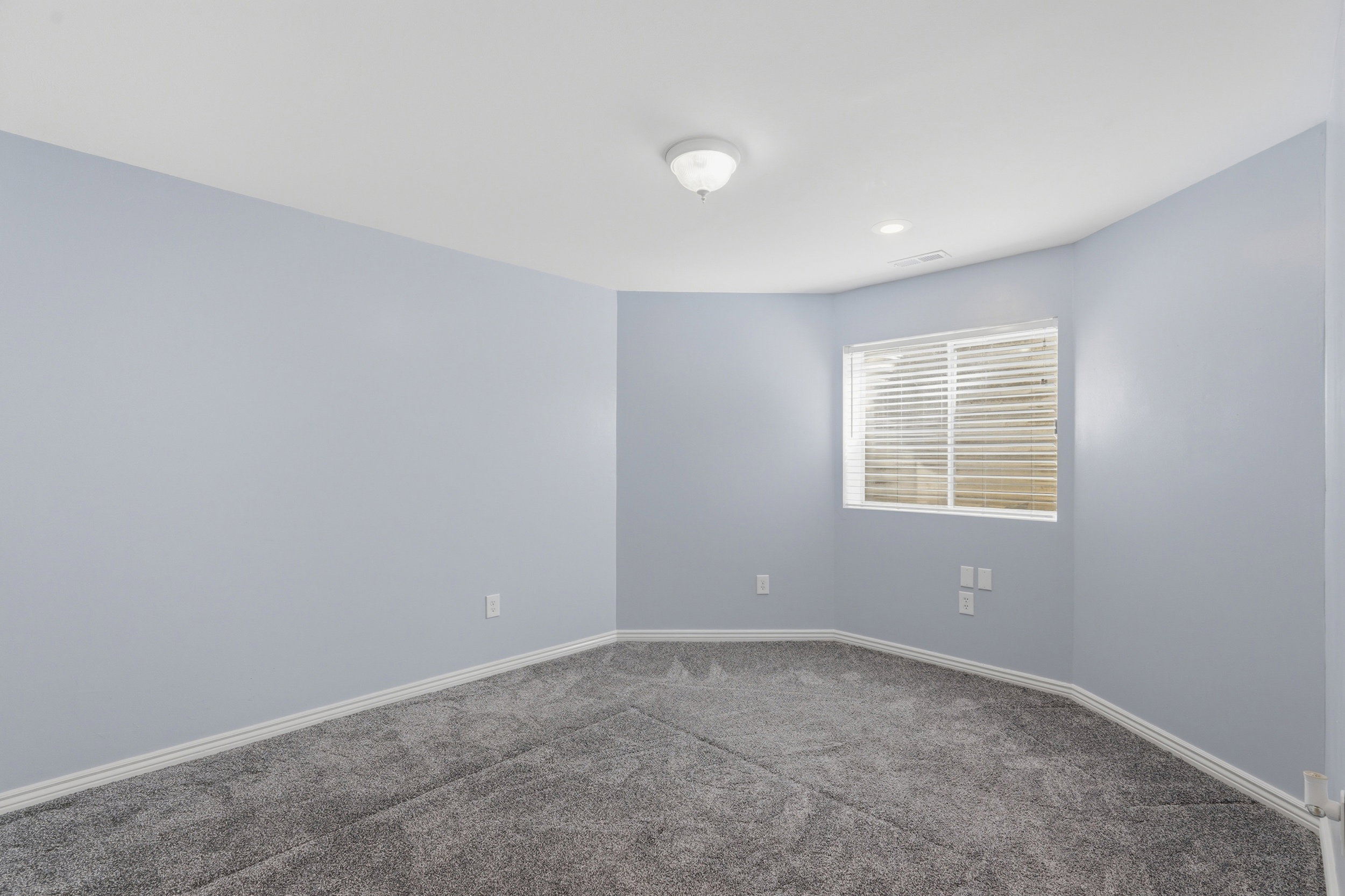 Carpeted spare room