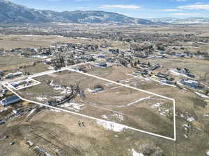 Bird's eye view featuring a mountain view