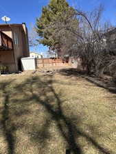 Large / Private, Fenced Sideyard