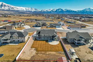 Aerial view with a mountain views.