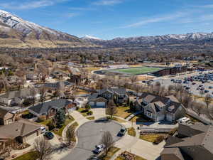 Bird's eye view featuring a mountain view and a residential view