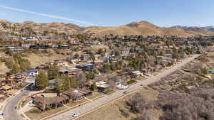 Bird's eye view featuring a residential view and a mountain view