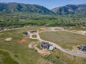 Aerial view of property and surrounding area with mountains