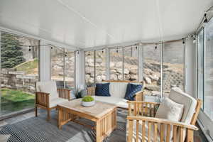 Sunroom / solarium featuring an outdoor hangout area