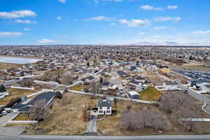 Birds eye view of property featuring a residential view