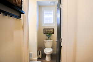 Half bath off the living room