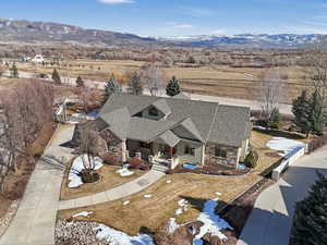 Bird's eye view with a mountain view