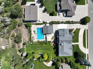 Birds eye view of property