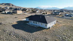 Birds eye view of property featuring a residential view and a mountain view