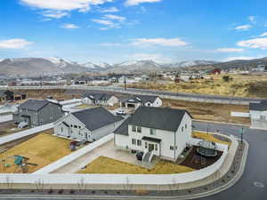 Bird's eye view featuring a residential view and a mountain view