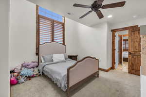 Bedroom with visible vents, light carpet, recessed lighting, baseboards, and ceiling fan