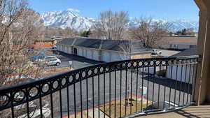 Balcony featuring a mountain view