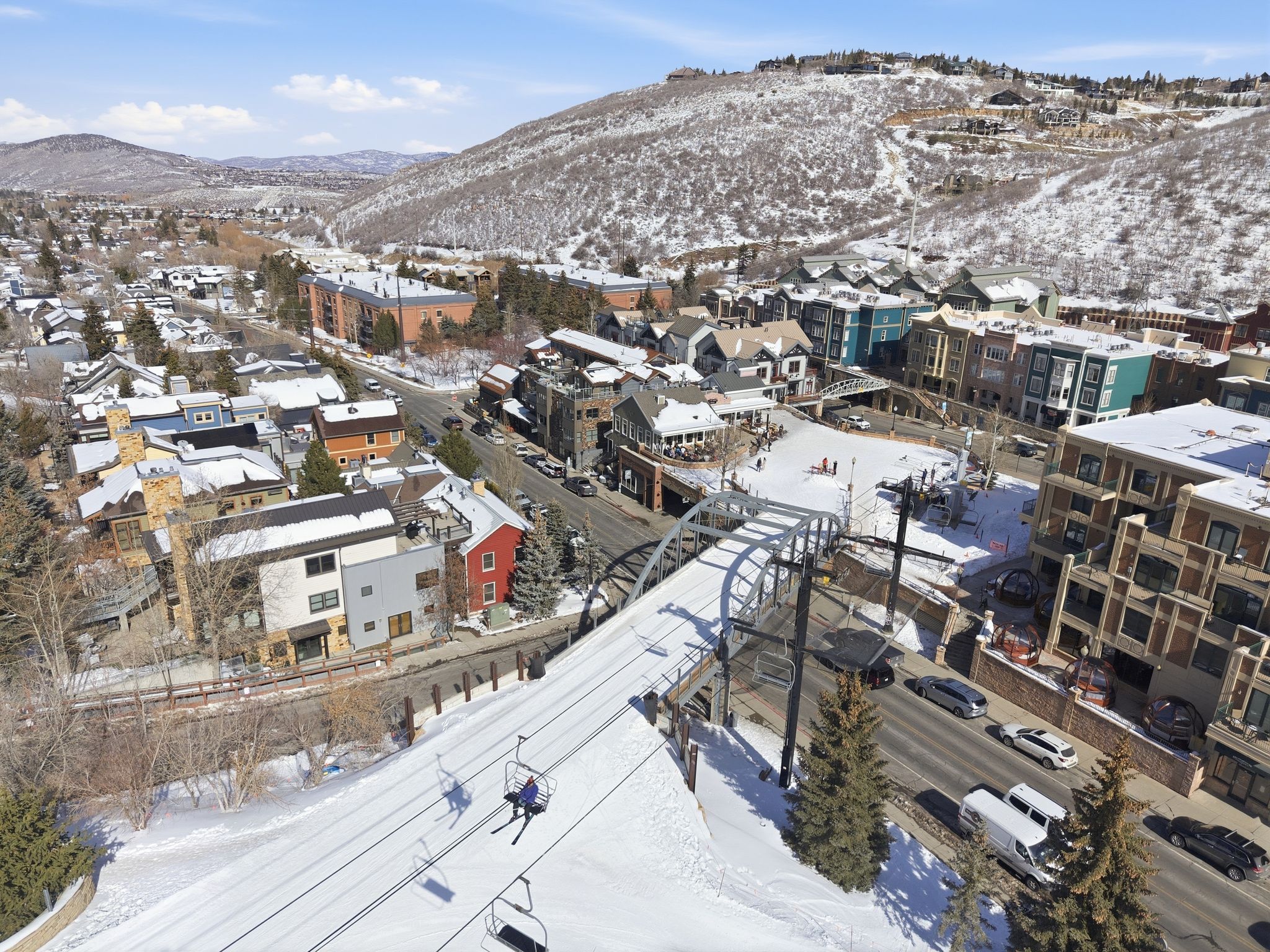 Snowy aerial view featuring a mountain view