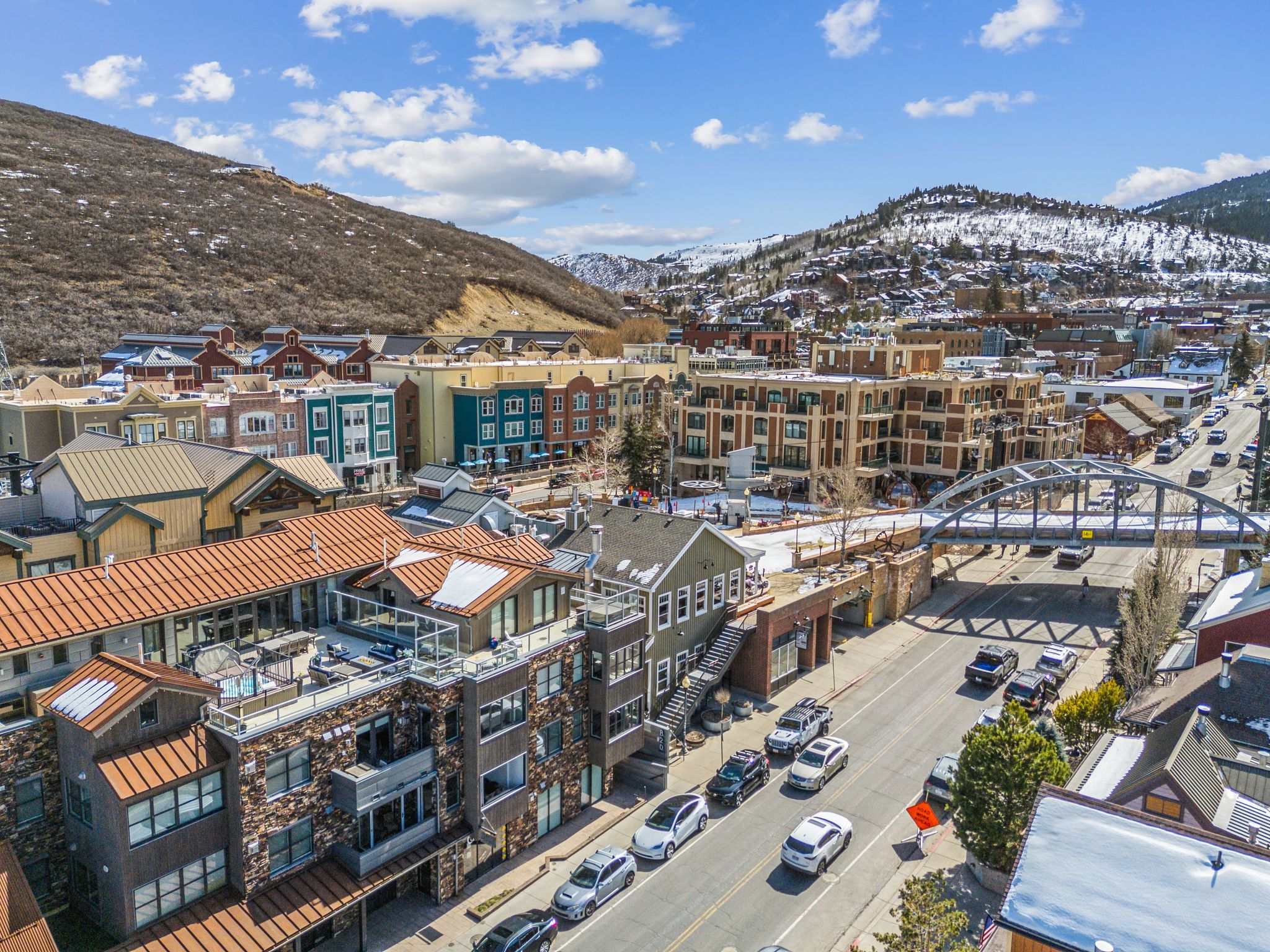 Bird's eye view featuring a mountain view
