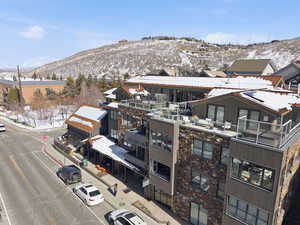 Snowy aerial view featuring a mountain view