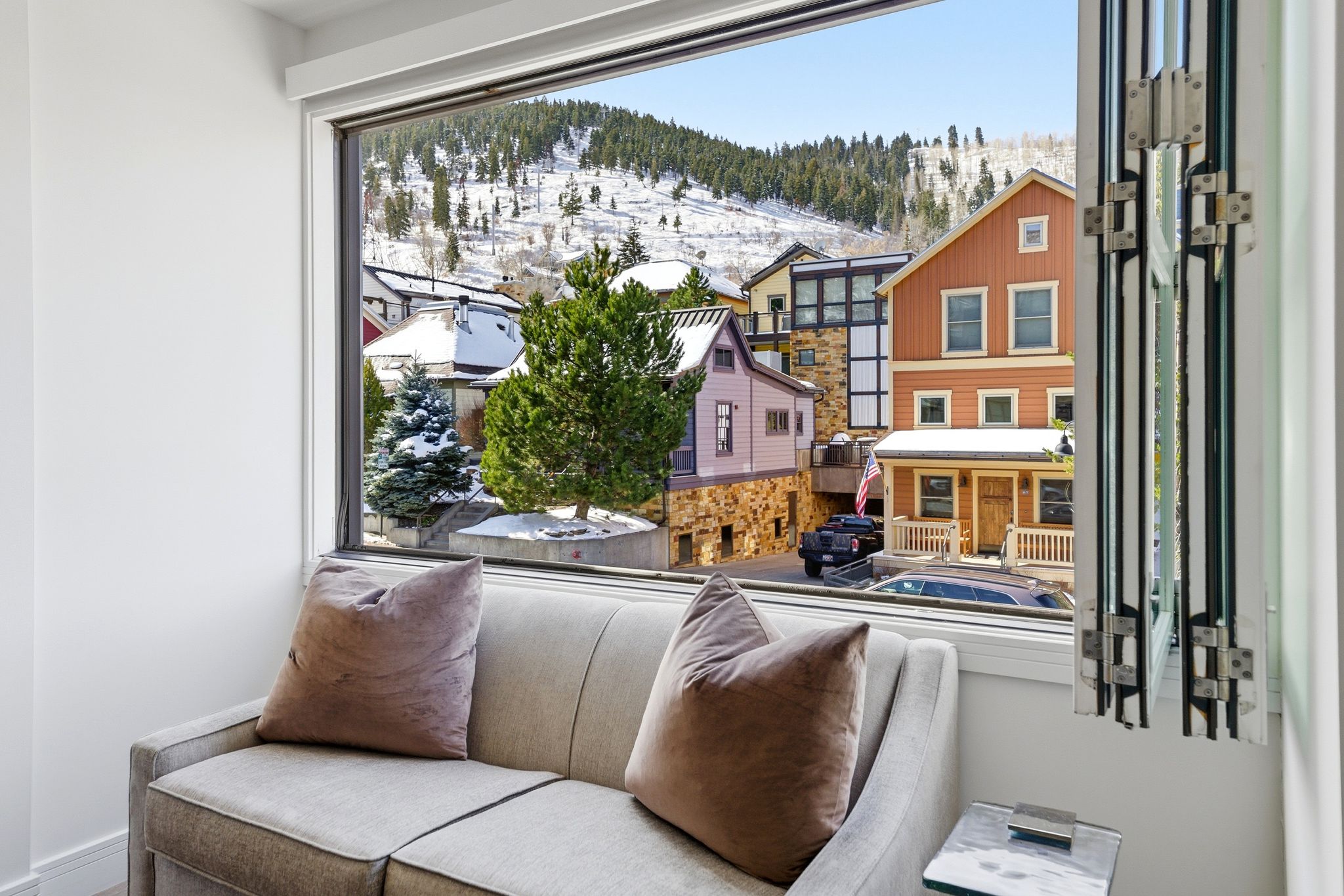 Living area with a mountain view