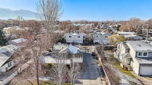 Birds eye view of property featuring a residential view