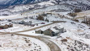 Snowy aerial view featuring a mountain view