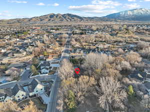 Aerial view featuring a residential view and a mountain view