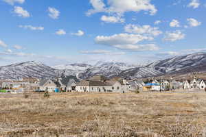 View of mountain feature featuring a residential view