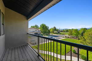 Balcony featuring a mountain view