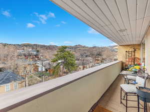 Balcony featuring a mountain view