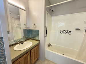 Primary bedroom en-suite. Full Bathroom