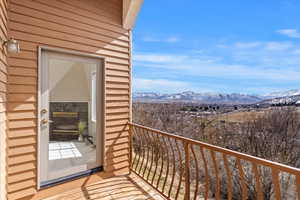 Balcony featuring a mountain view
