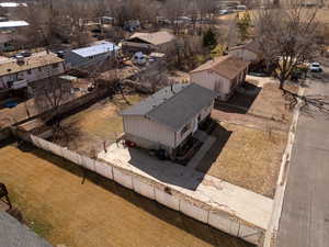 Birds eye view of property featuring a residential view