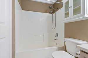 Full bath with toilet, vanity, and washtub / shower combination