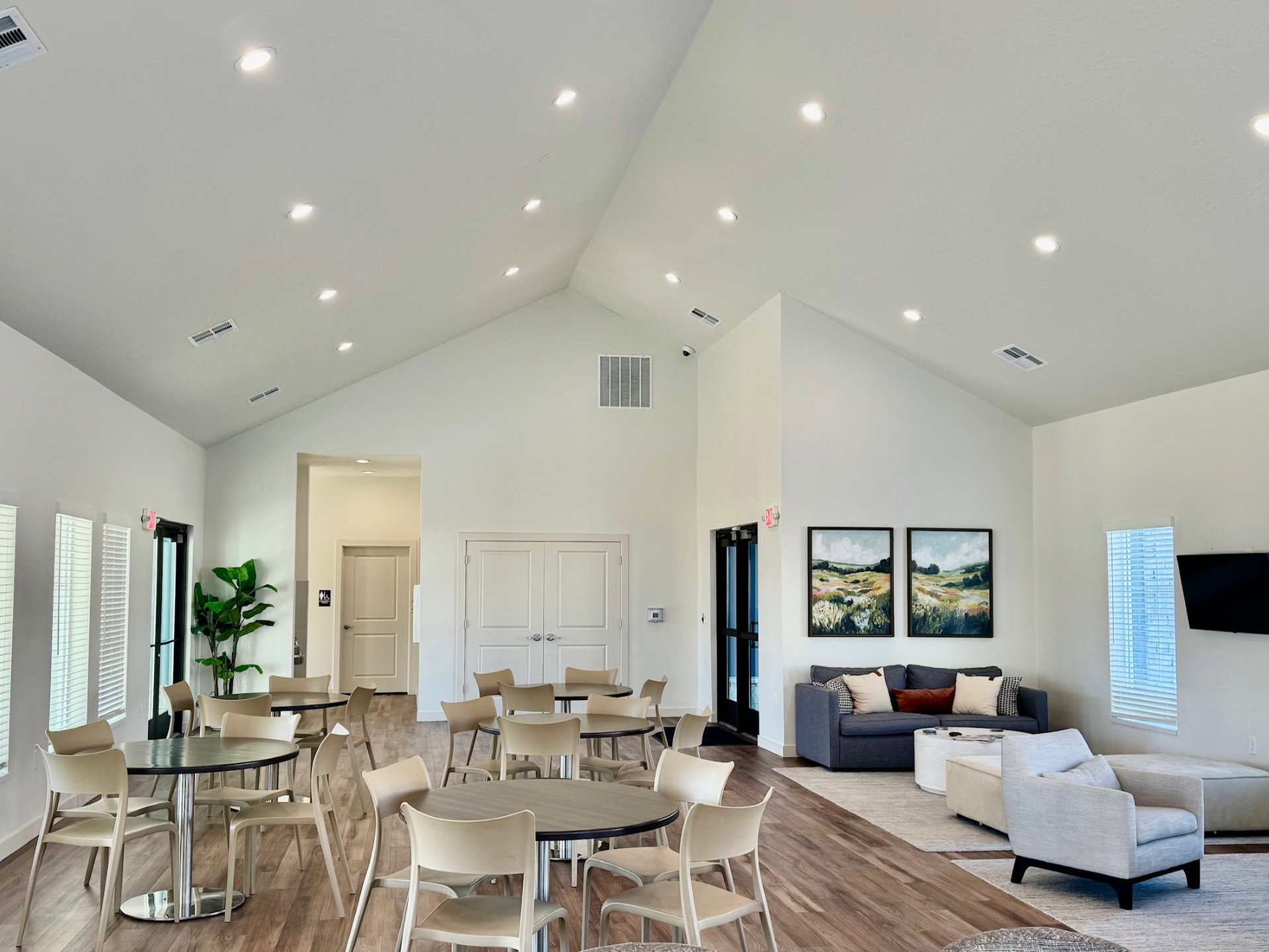 vaulted ceilings and plenty of room for everyone