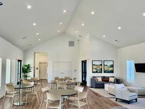 vaulted ceilings and plenty of room for everyone