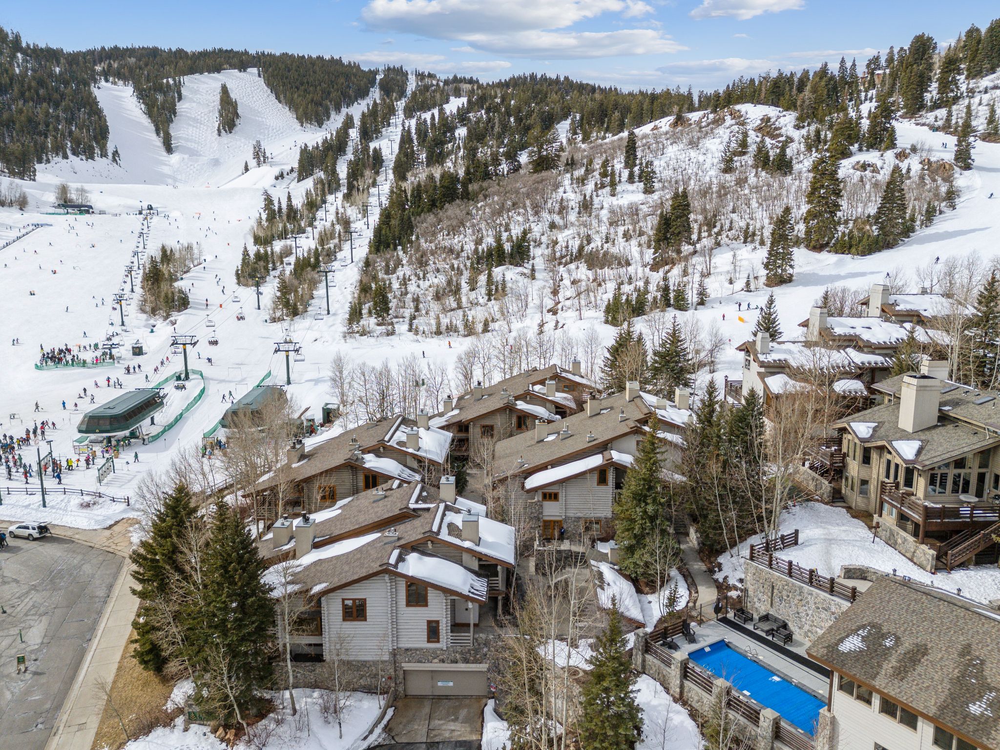 Snowy aerial view featuring a residential view