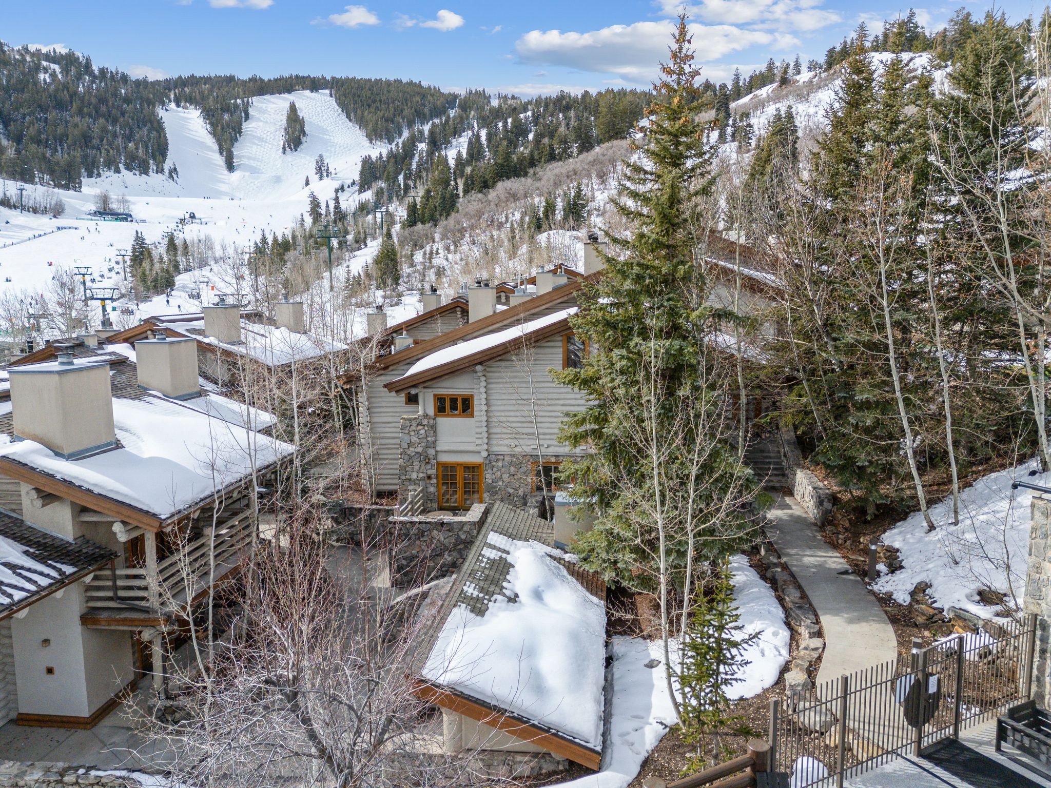Snowy aerial view featuring a mountain view