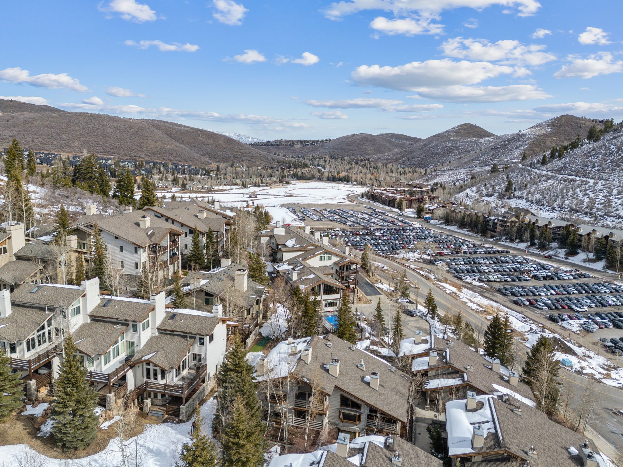 Birds eye view of property featuring a residential view and a mountain view