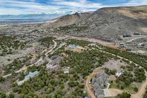 Birds eye view of property featuring a mountain view